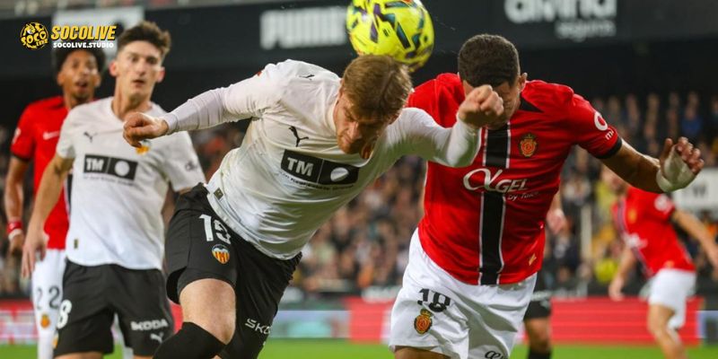 "Bầy dơi" Valencia đối mặt với chuyến hành quân bão táp và thử thách cực đại khi phải rời xa đất liền